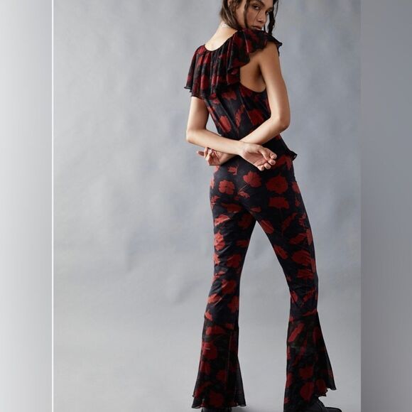 Free PeopleAustyn one piece in black jumpsuit size L
MWT retail $168 - Picture 1 of 9